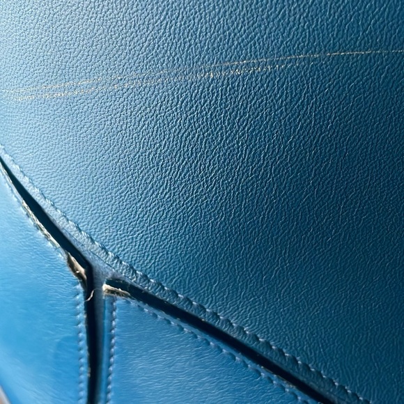 REDUCED! ⬇️GIVENCHY Easy Tote Bag - Picture 10 of 16